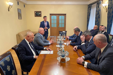 Александр Дрозденко встретился  с Послом РФ в Киргизской Республике Николаем Удовиченко