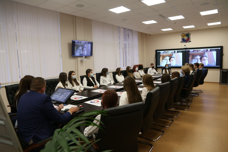 Юные ленинградцы рассказали сверстникам из Японии о русской культуре
