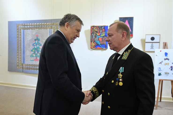Александр Дрозденко поздравил и поблагодарил дипломатов